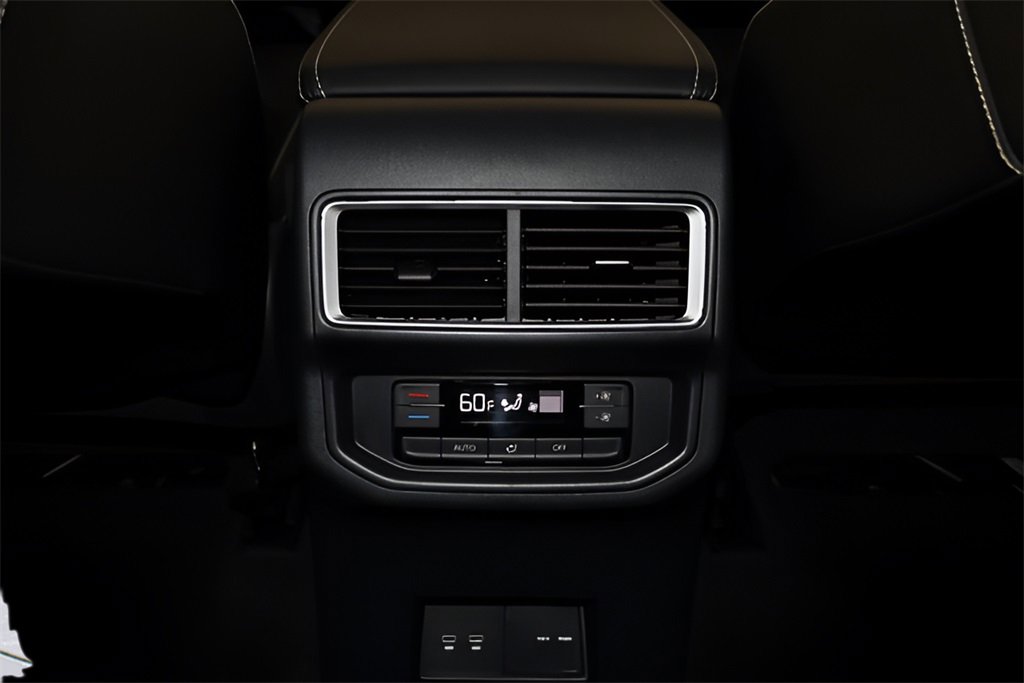 Used 2025 Volkswagen Atlas SE image 24