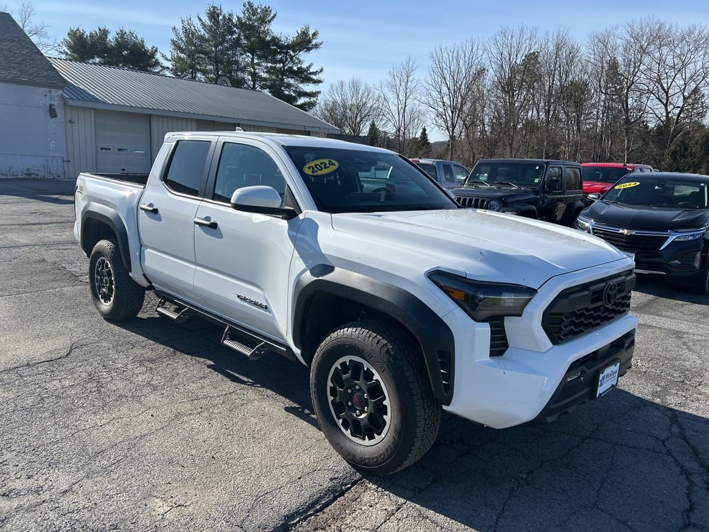 Used 2024 Toyota Tacoma TRD Off-Road image 3