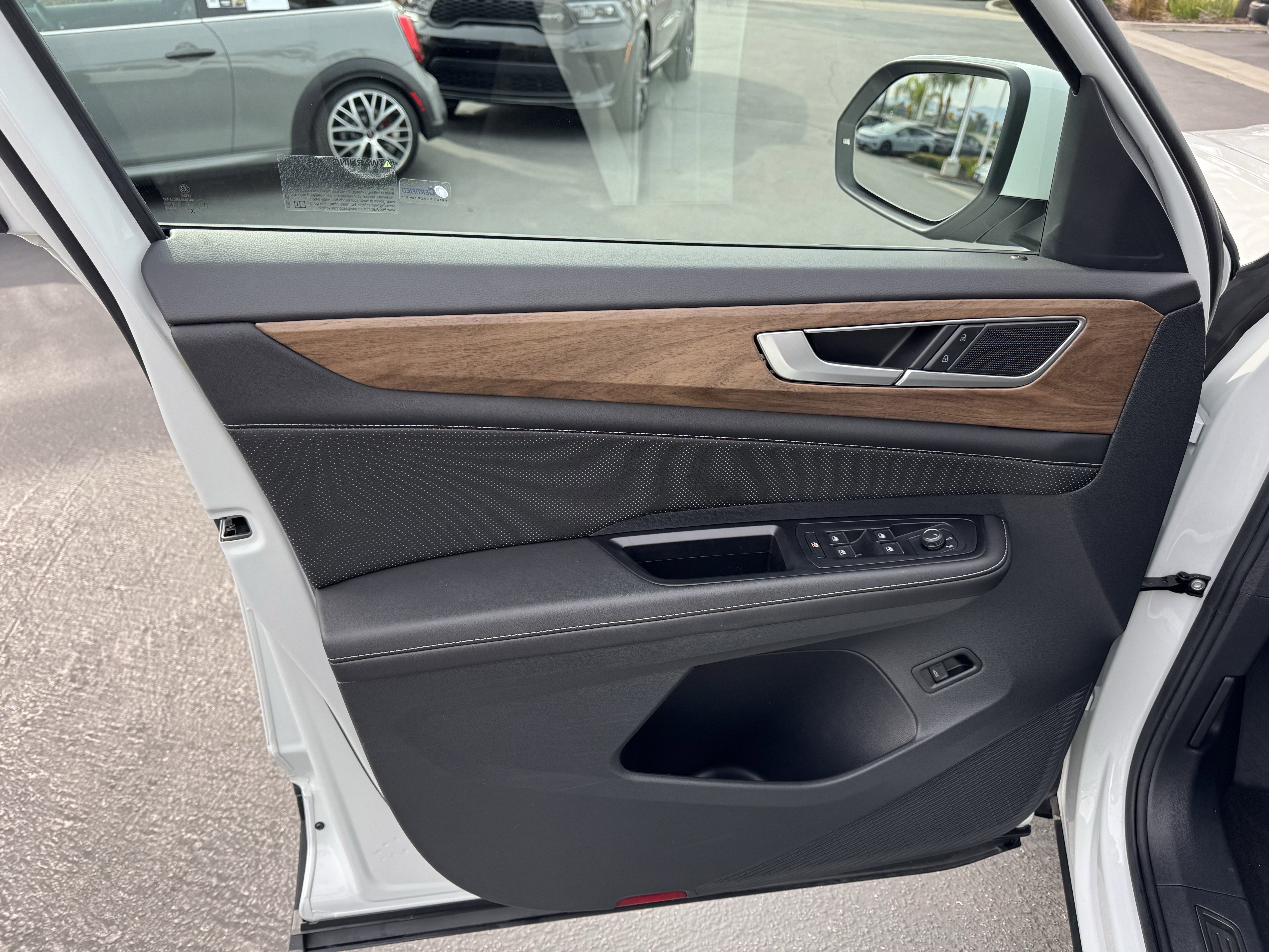 Used 2024 Volkswagen Atlas SE image 14