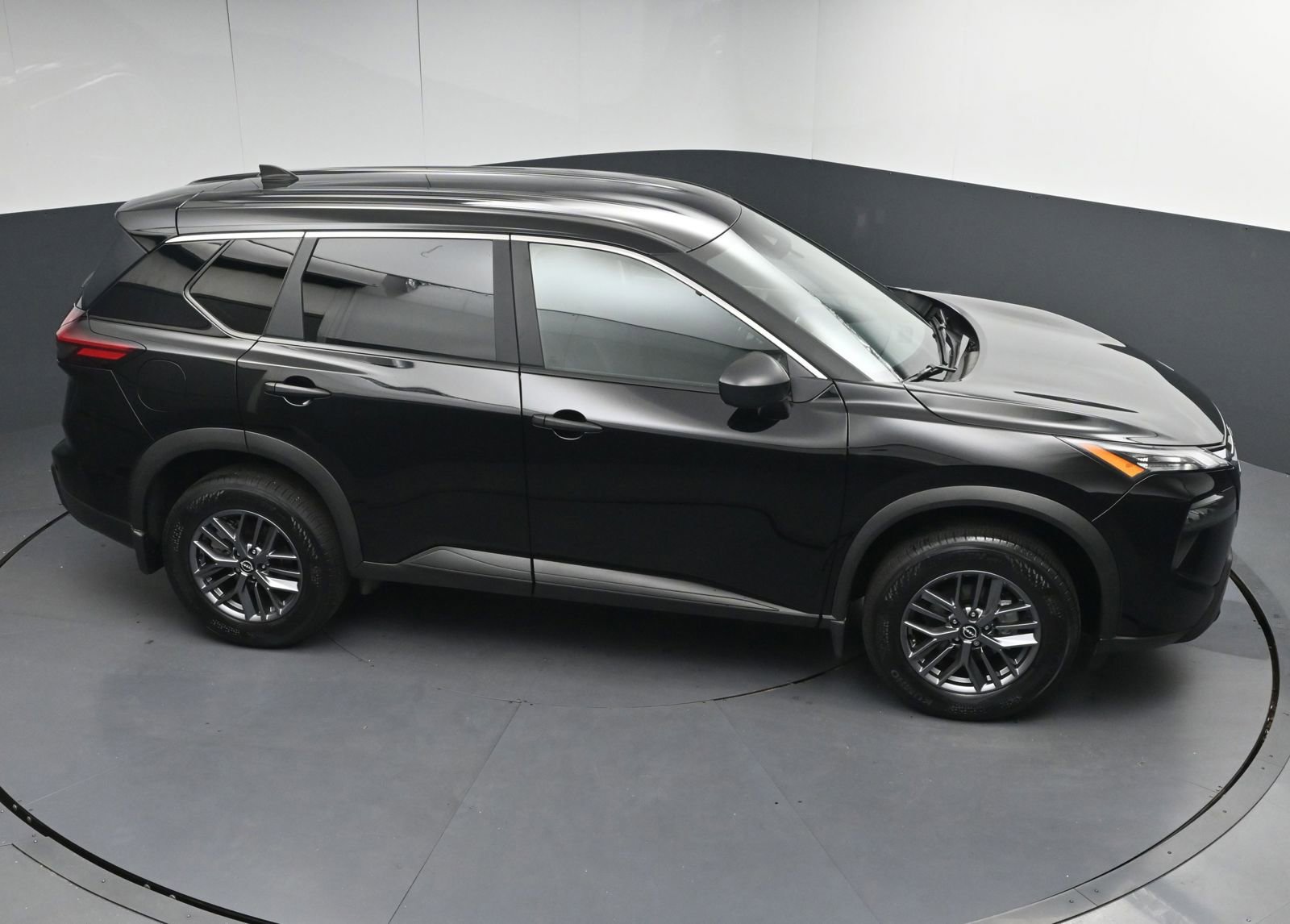 Used 2025 Nissan Rogue S image 31