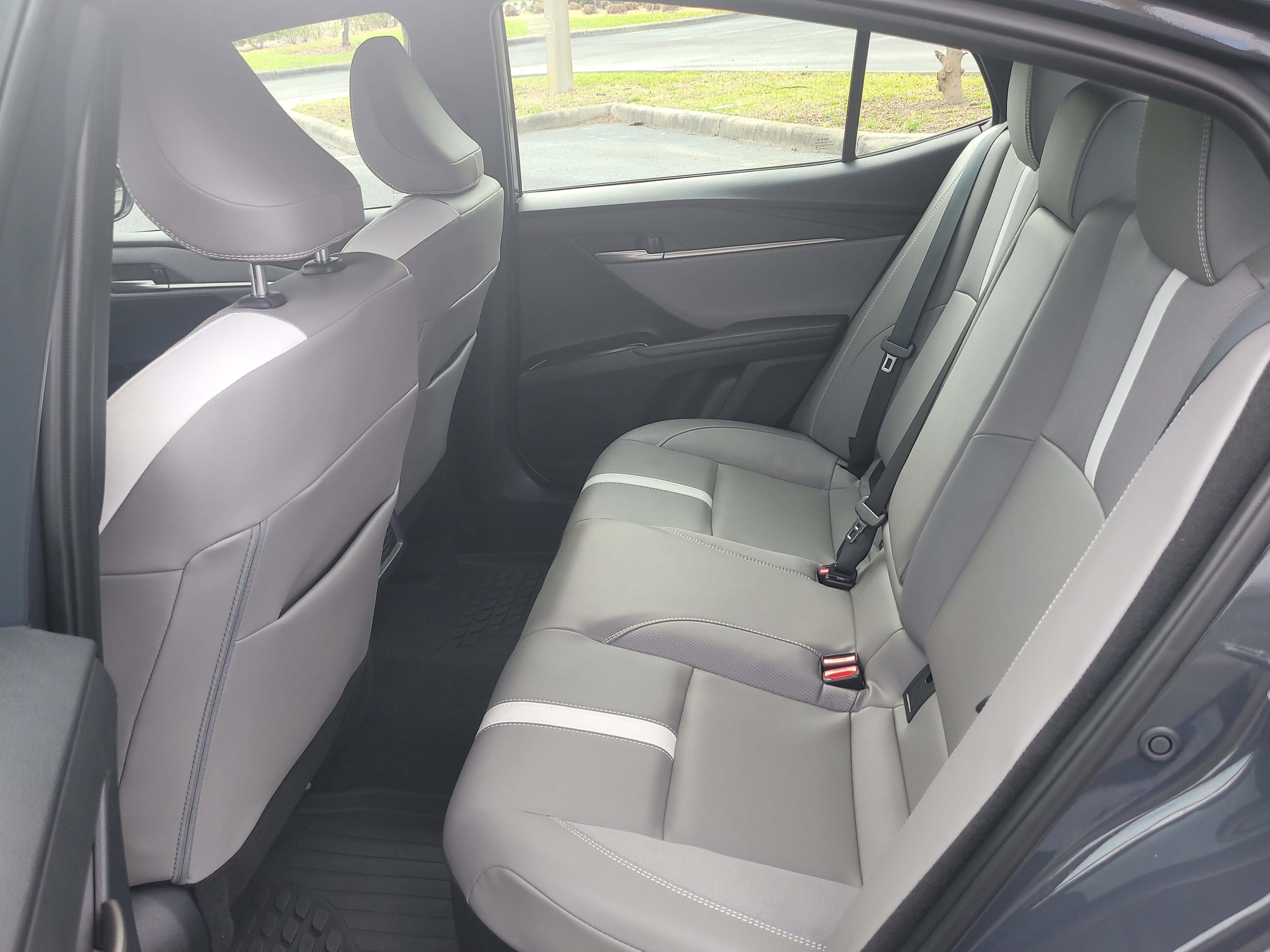 Used 2025 Toyota Camry SE image 13