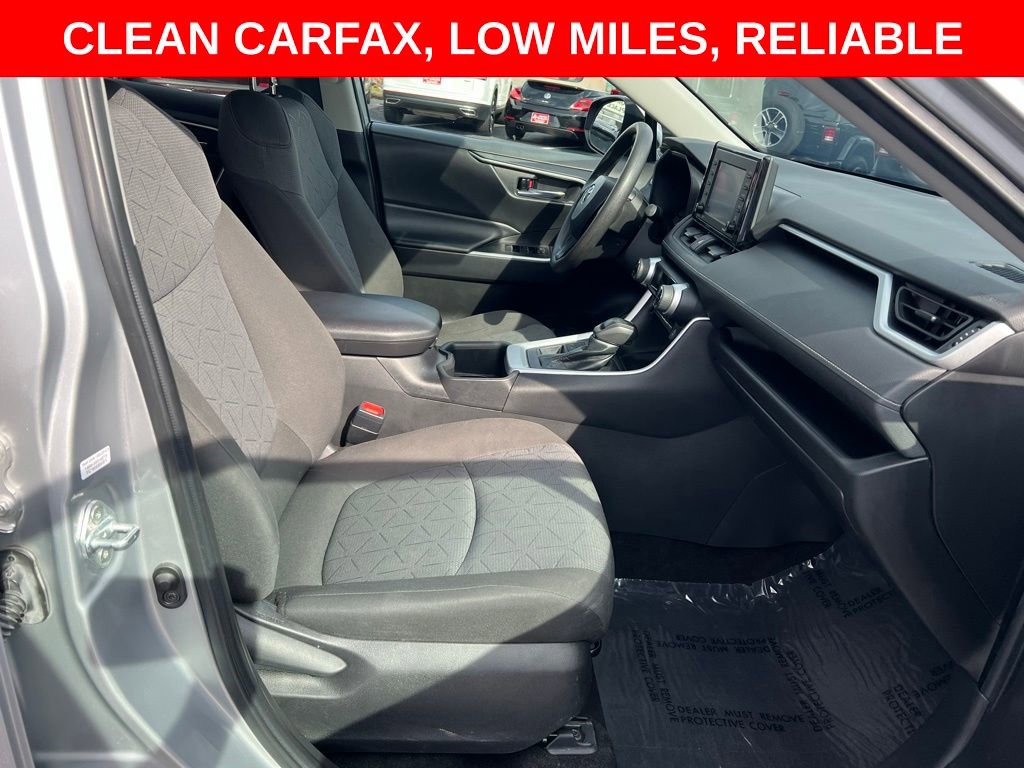Used 2022 Toyota RAV4 XLE AWD/4WD image 30