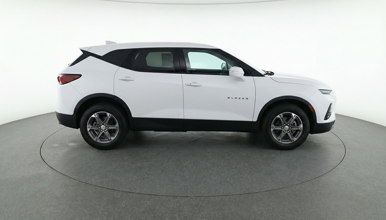 Used 2025 Chevrolet Blazer LT image 11