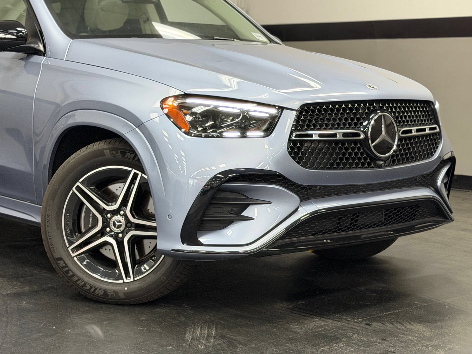 Used 2025 Mercedes-Benz GLE 350 4MATIC image 3