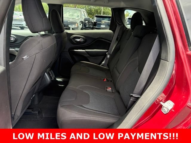 Used 2020 Jeep Cherokee Latitude FWD image 15