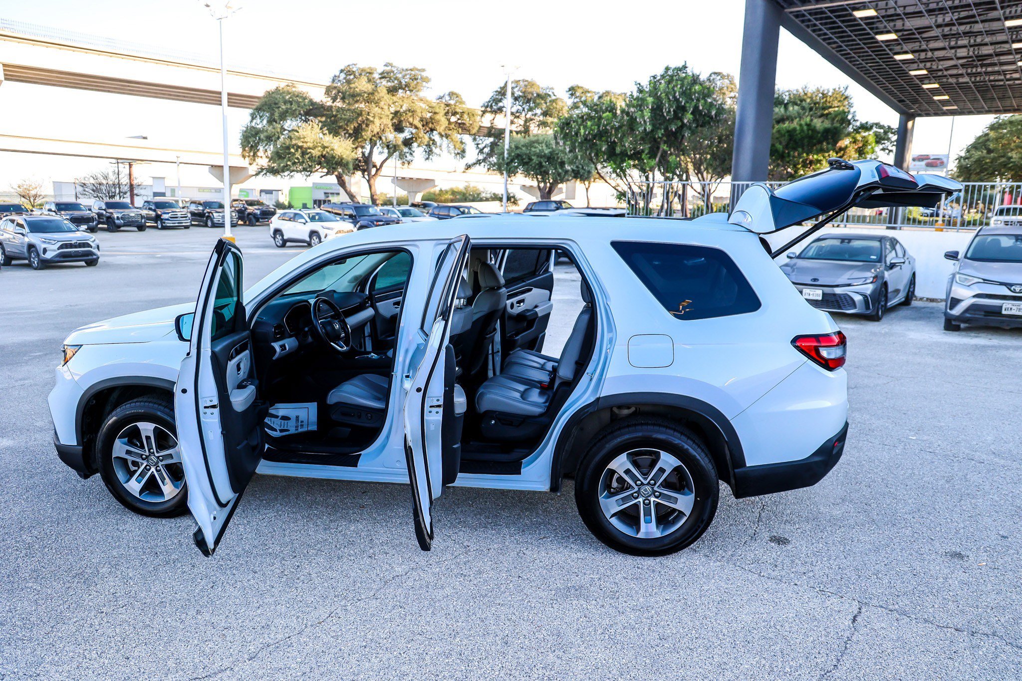 Used 2024 Honda Pilot EX-L image 11