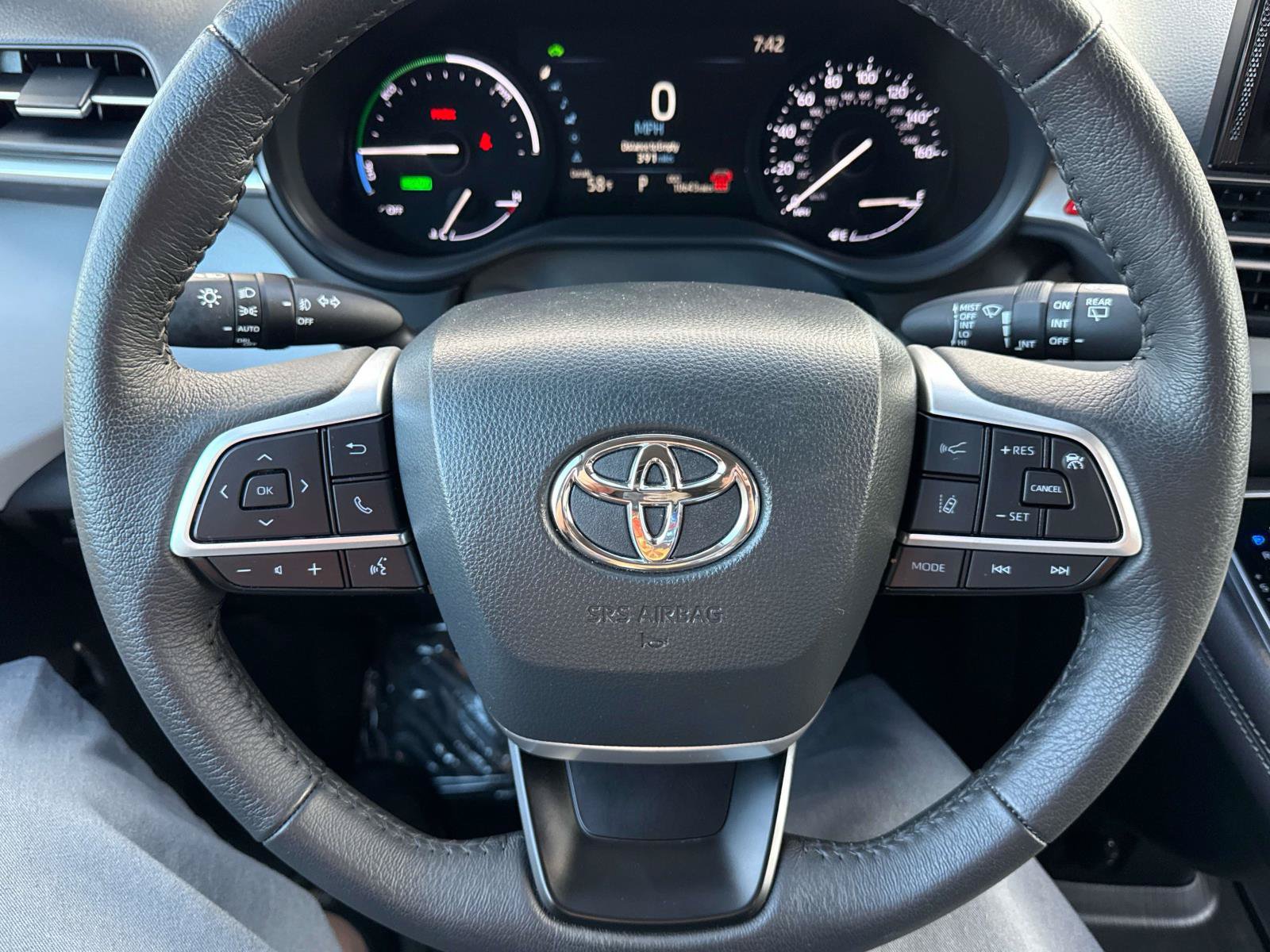 Used 2025 Toyota Sienna XLE FWD image 28