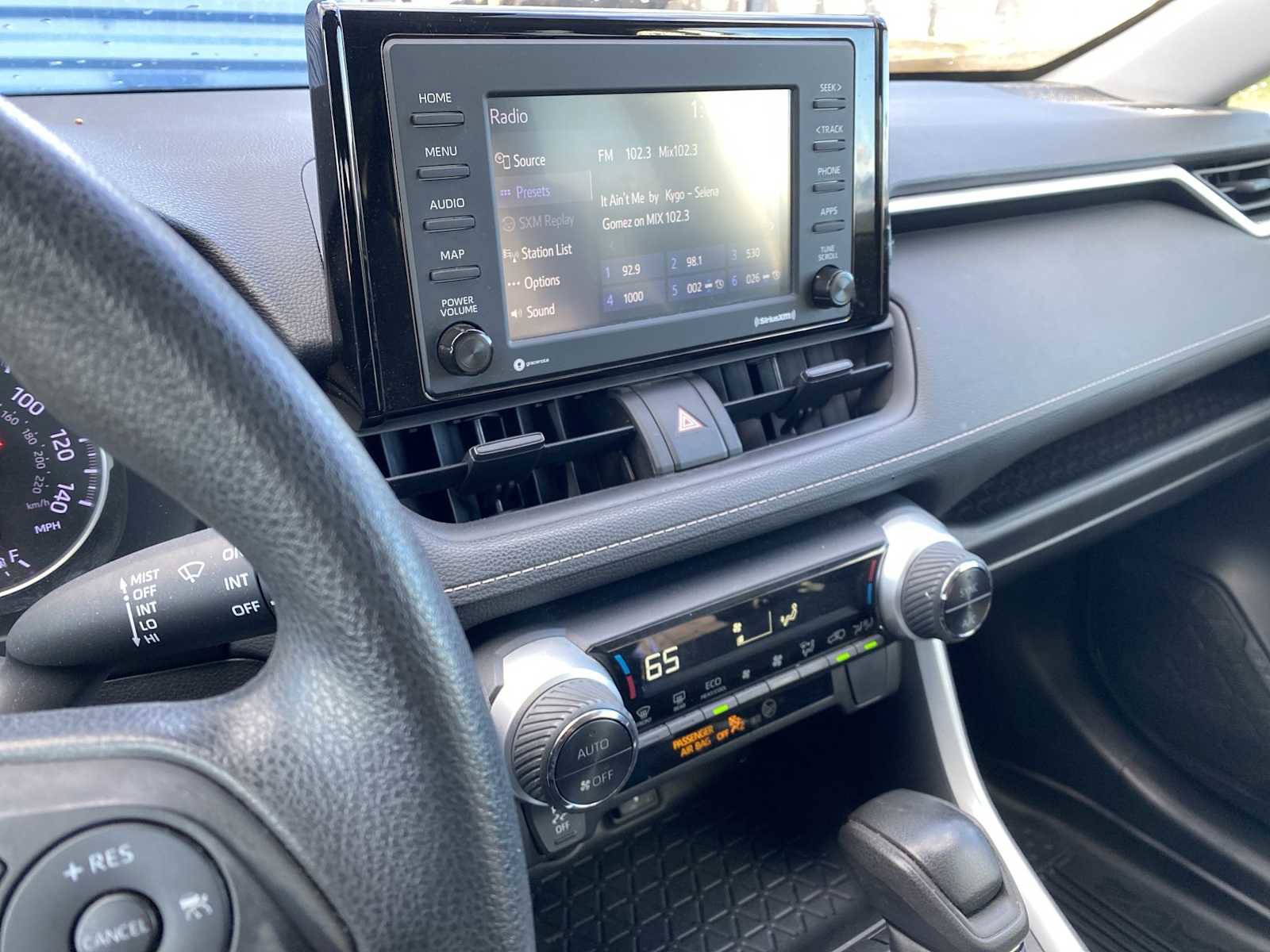 Used 2022 Toyota RAV4 LE image 18