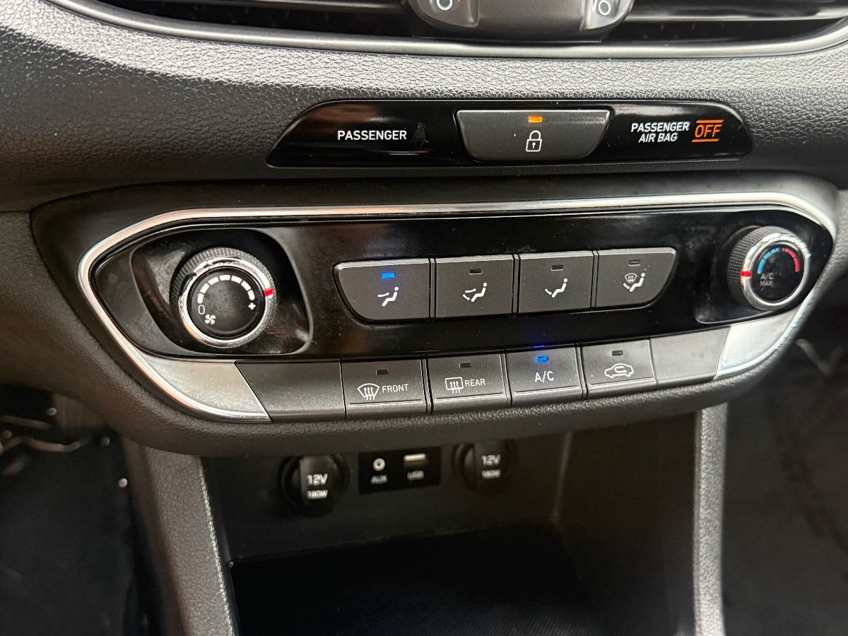 Used 2019 Hyundai Elantra GT FWD image 28