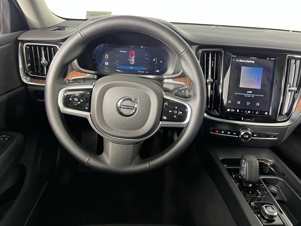 Used 2025 Volvo V60 B5 Cross Country Plus image 14