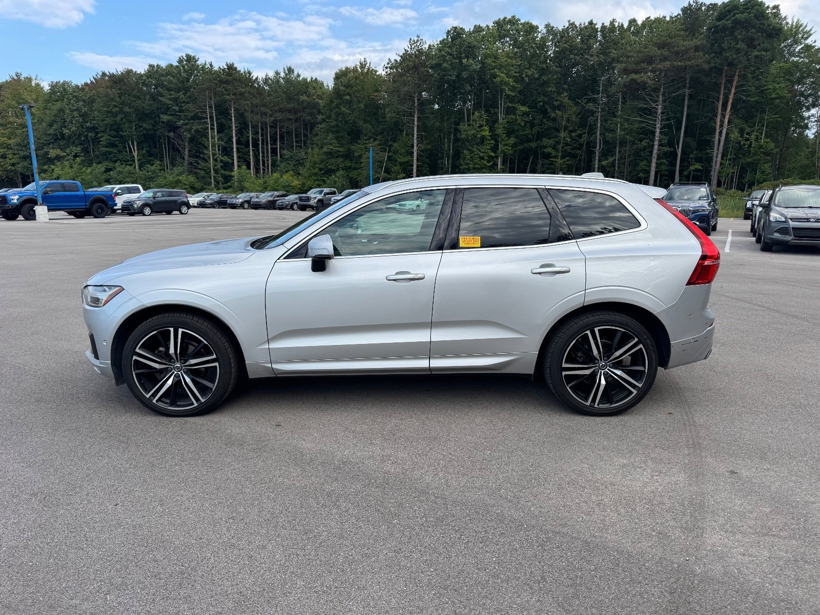 Used 2019 Volvo XC60 T5 R-Design AWD/4WD image 4