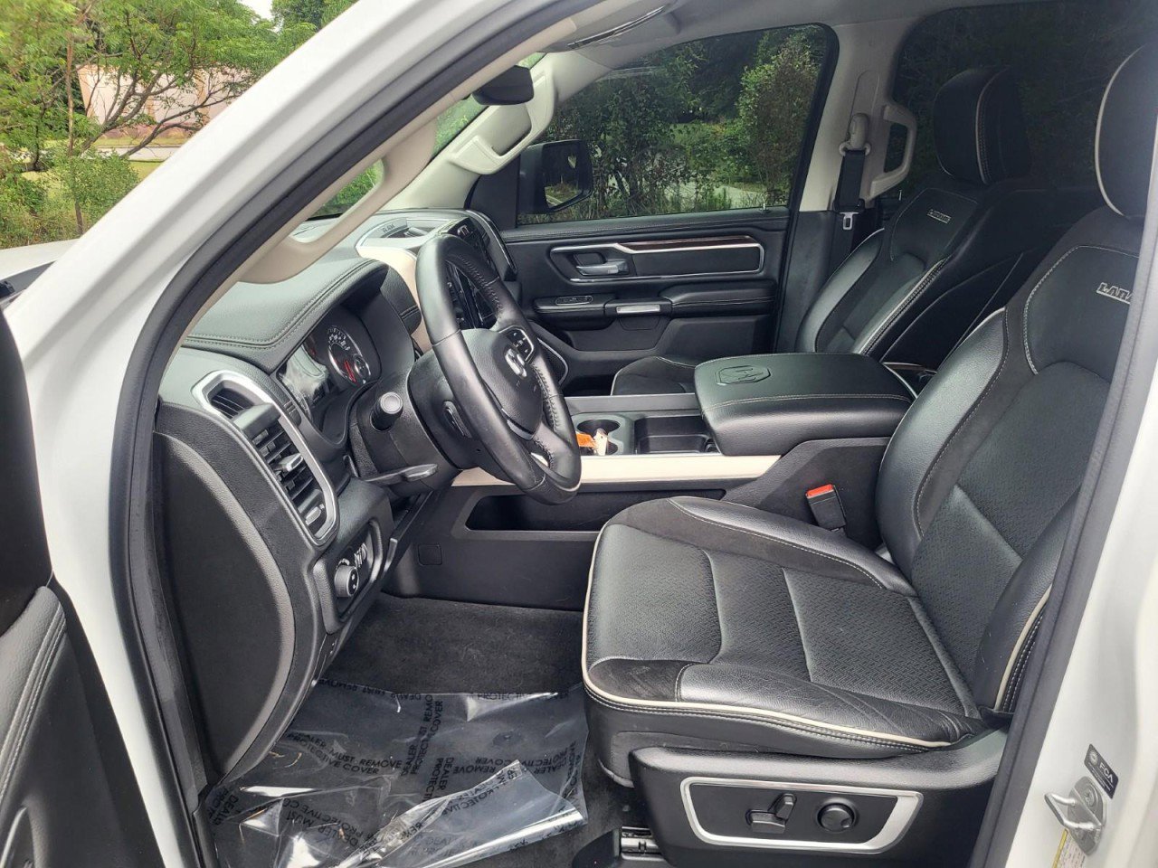 Used 2022 RAM 1500 Laramie AWD/4WD image 12