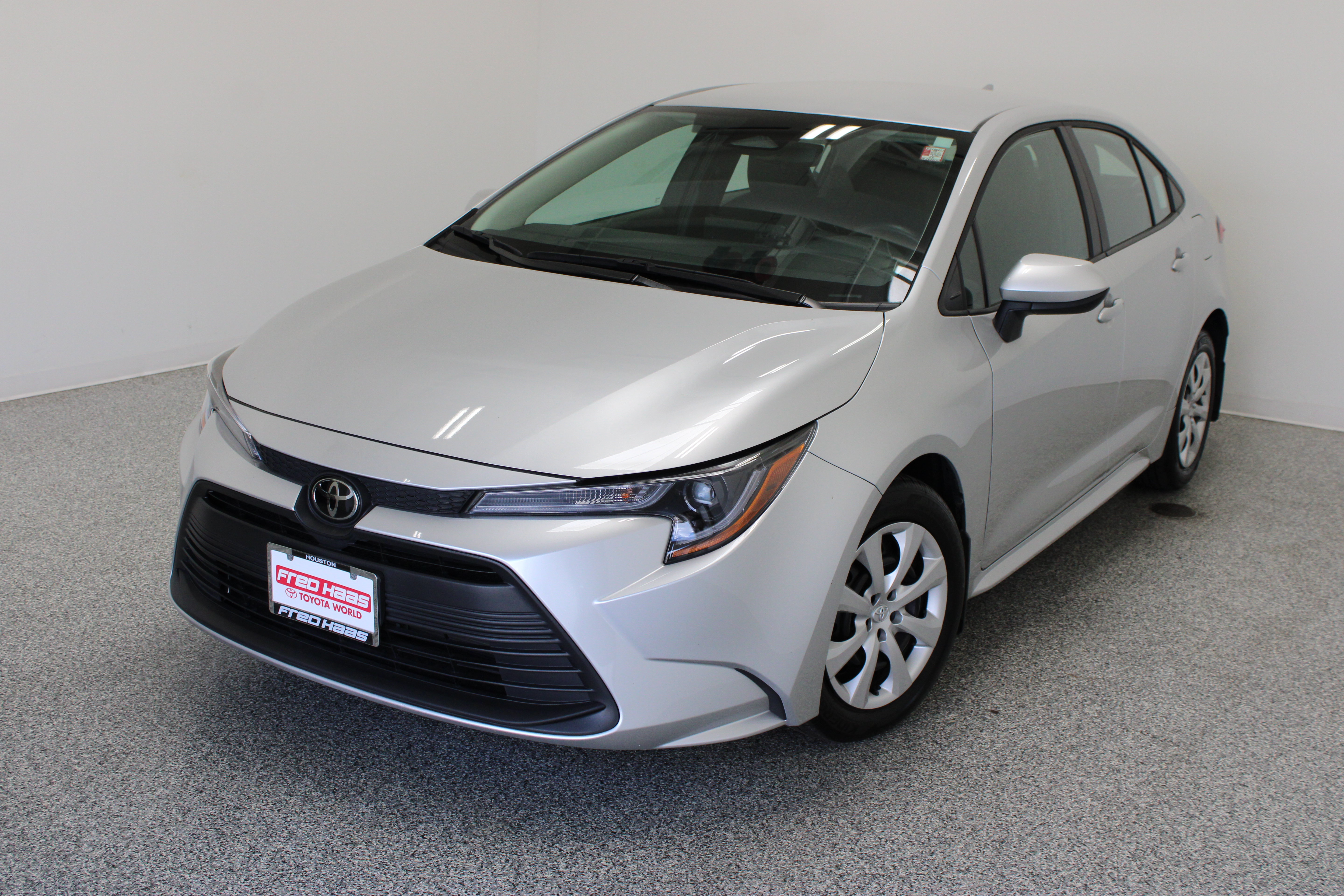 Used 2026 Toyota Corolla LE FWD image 2