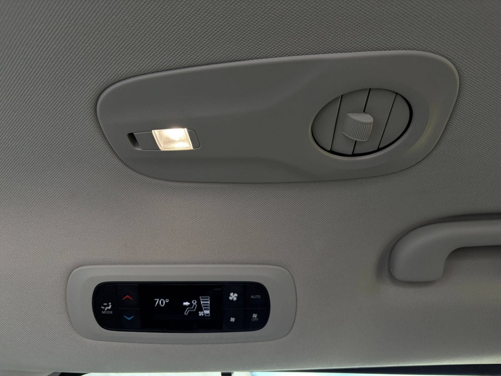 Used 2024 Chrysler Pacifica Touring-L FWD image 24