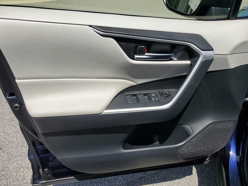 Used 2019 Toyota RAV4 XLE image 18