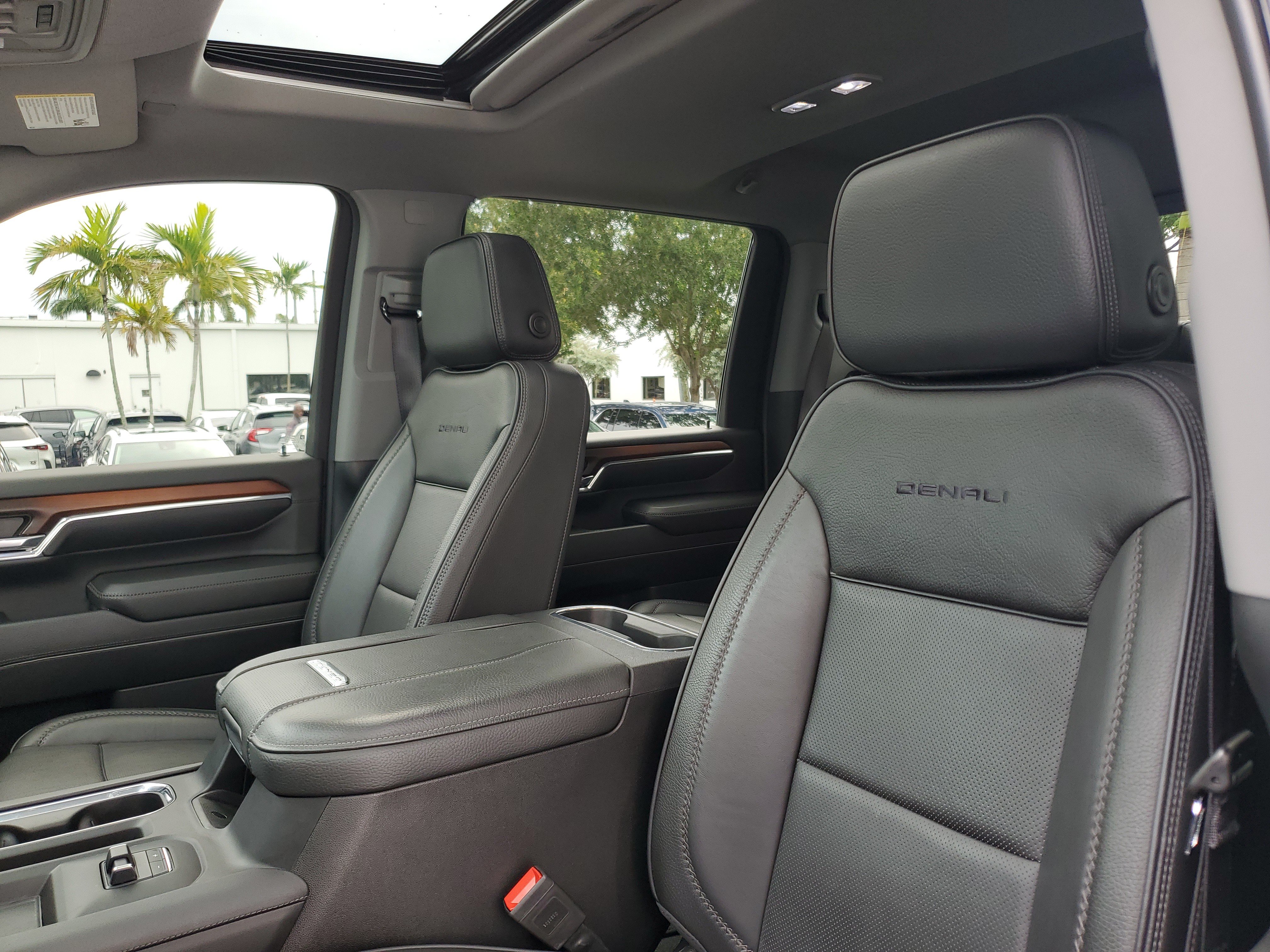Used 2024 GMC Sierra 2500 Denali w/ Denali Reserve Package AWD/4WD image 19