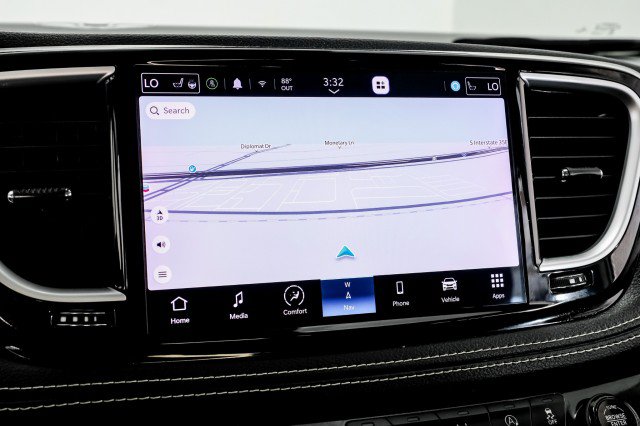Used 2022 Chrysler Pacifica Limited FWD image 22