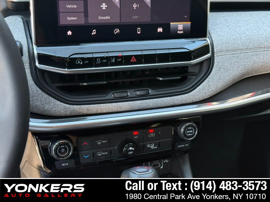 Used 2023 Jeep Compass Latitude w/ Sun and Sound Group AWD/4WD image 21