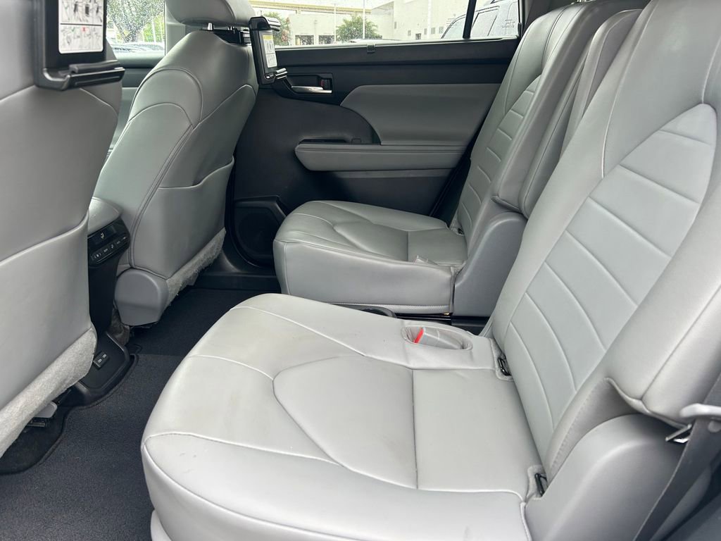 Used 2023 Toyota Highlander XLE image 20