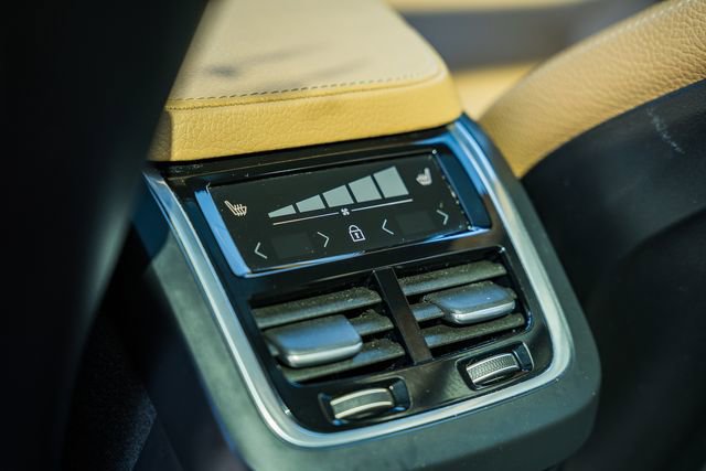 Used 2019 Volvo XC90 T6 Momentum w/ Advanced Package AWD/4WD image 35