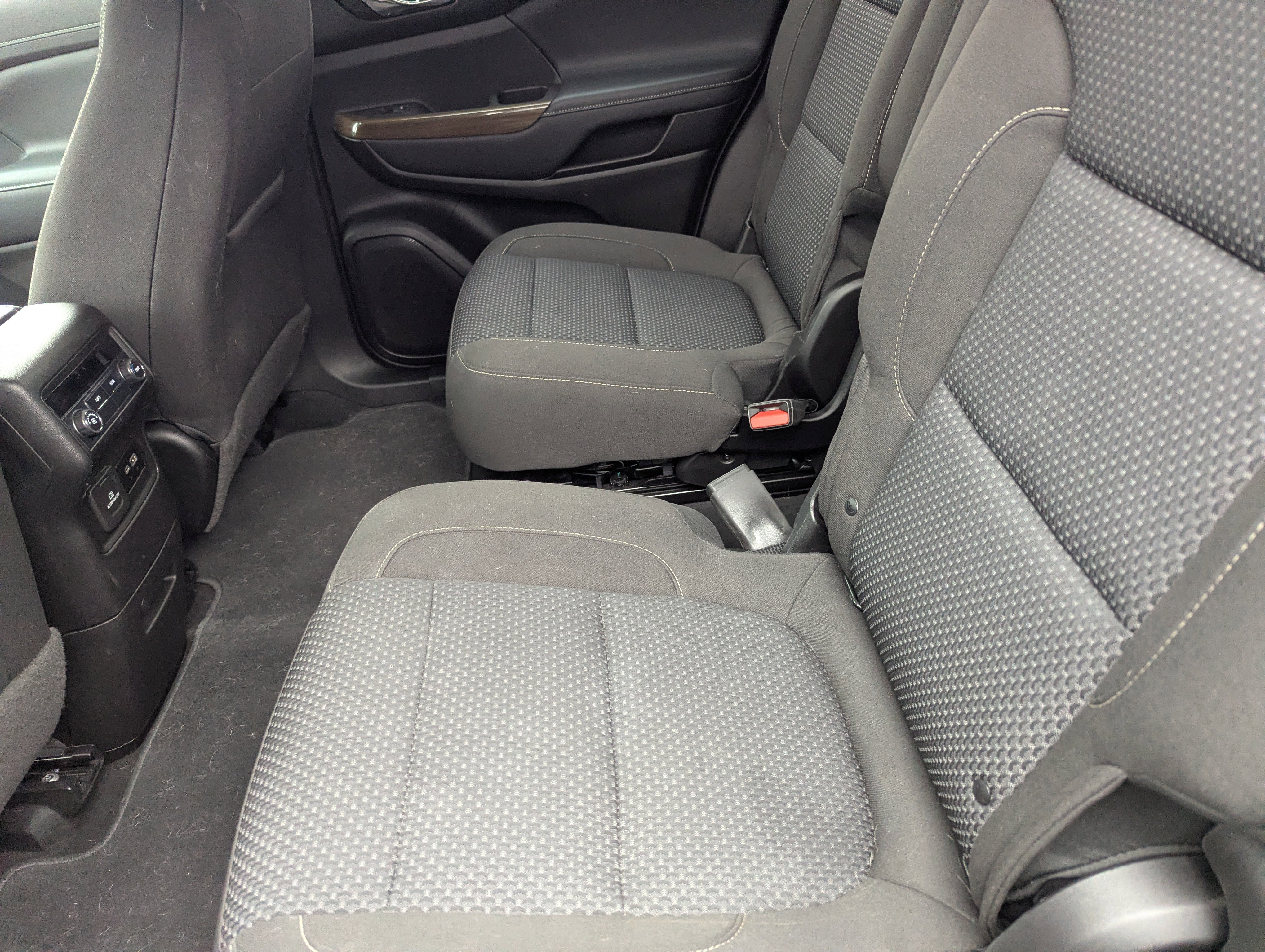 Used 2020 GMC Acadia SLE w/ Driver Convenience Package image 16