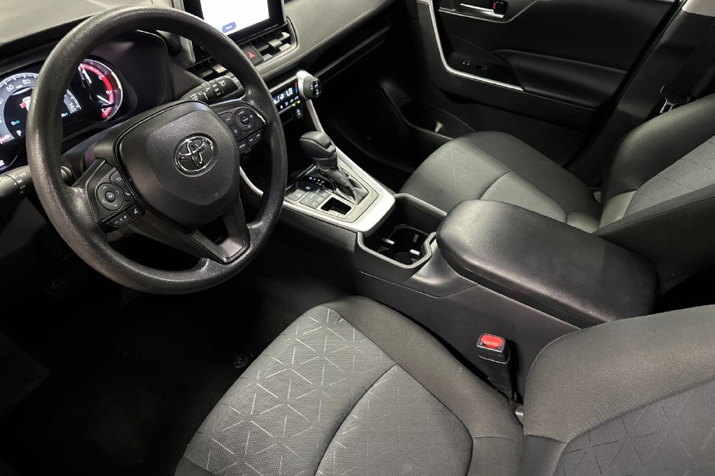 Used 2025 Toyota RAV4 XLE AWD/4WD image 4