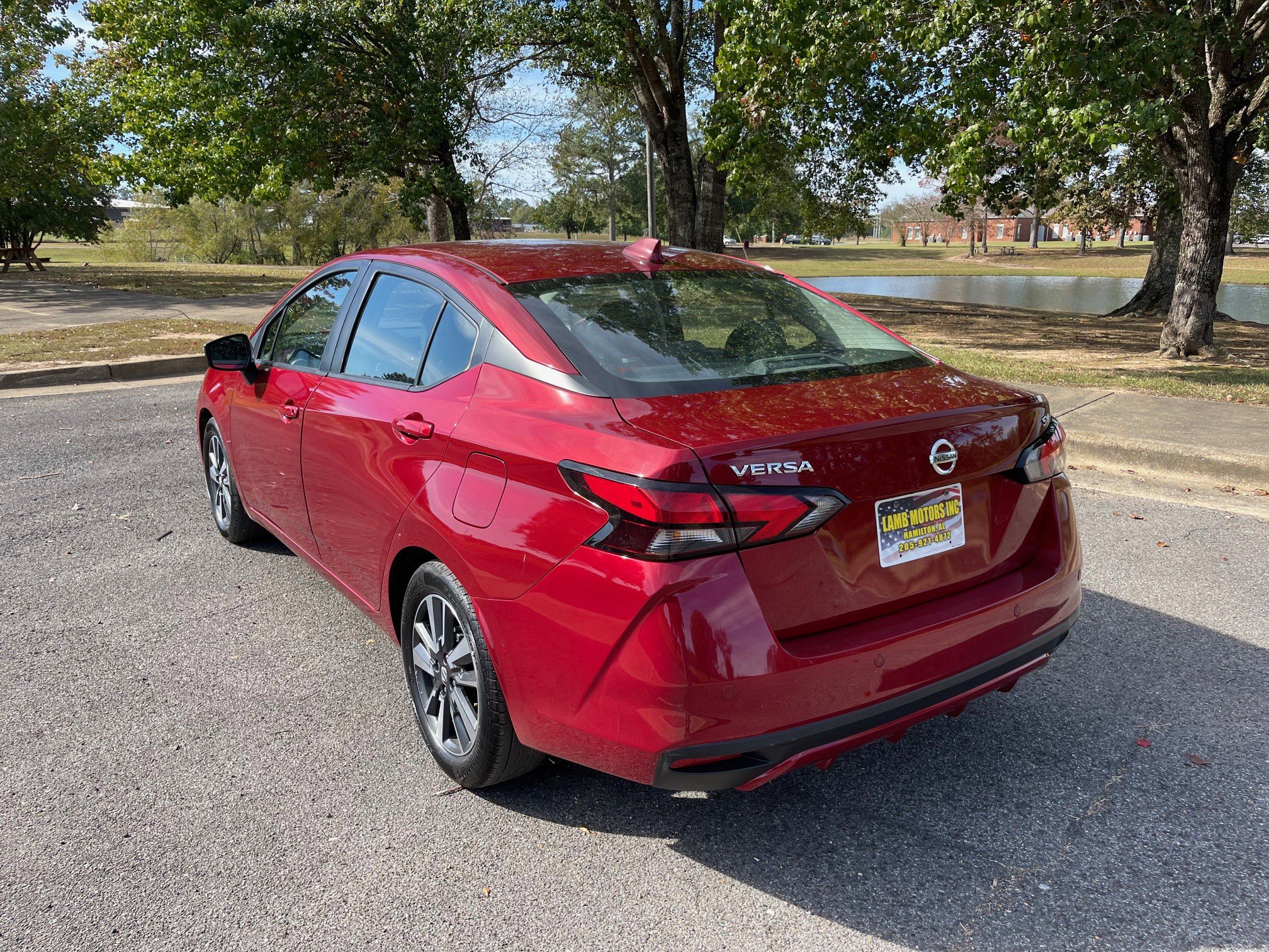 Used 2022 Nissan Versa SV image 3