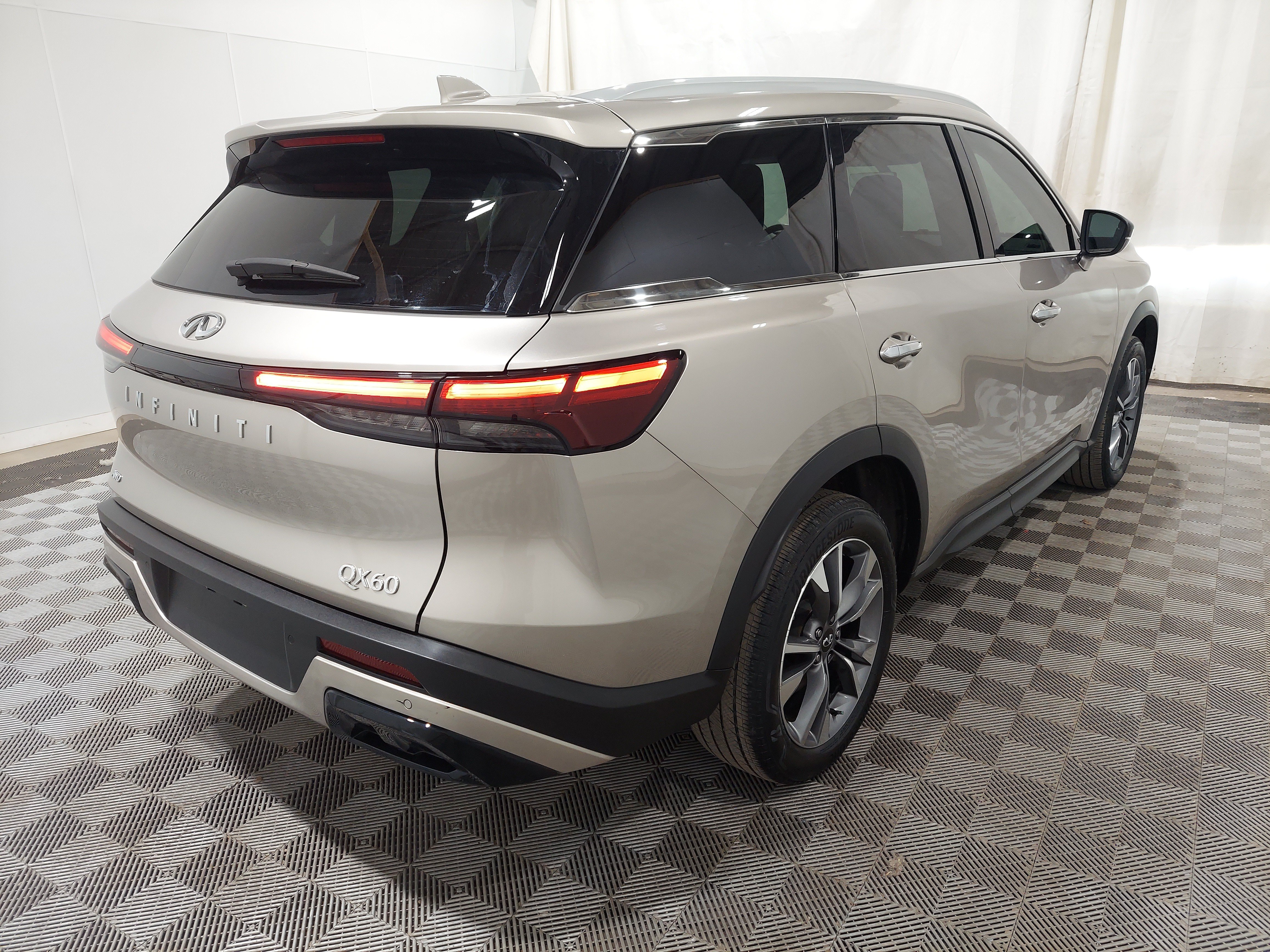 Used 2024 INFINITI QX60 Luxe AWD/4WD image 4