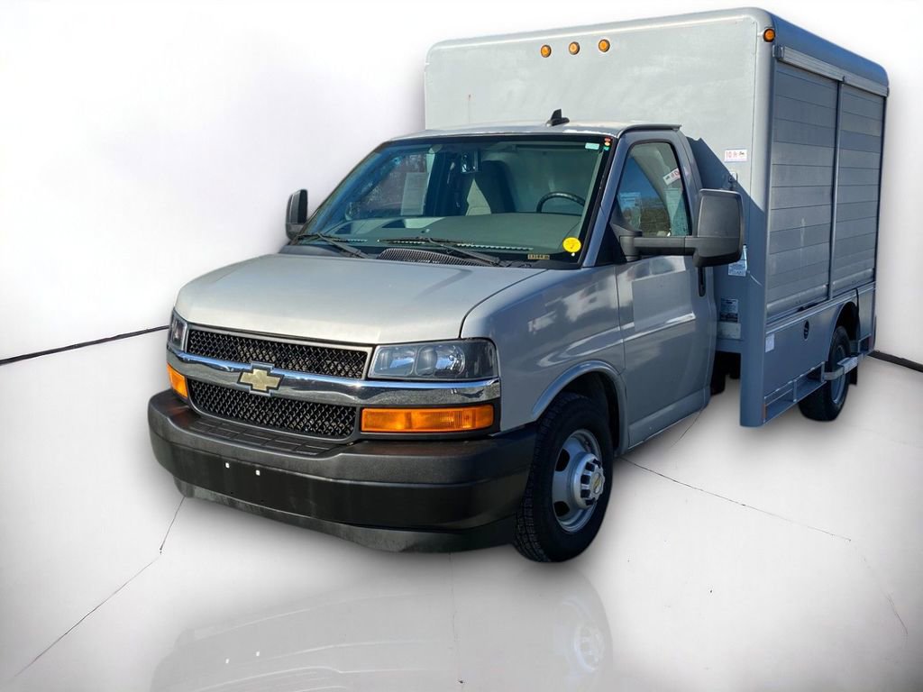 Used 2017 Chevrolet Express 3500 Work Van image 2