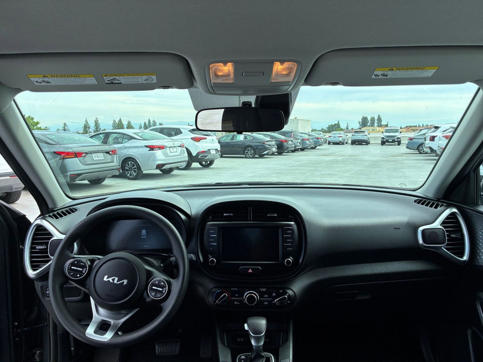 Used 2025 Kia Soul LX w/ LX Technology Package FWD image 29
