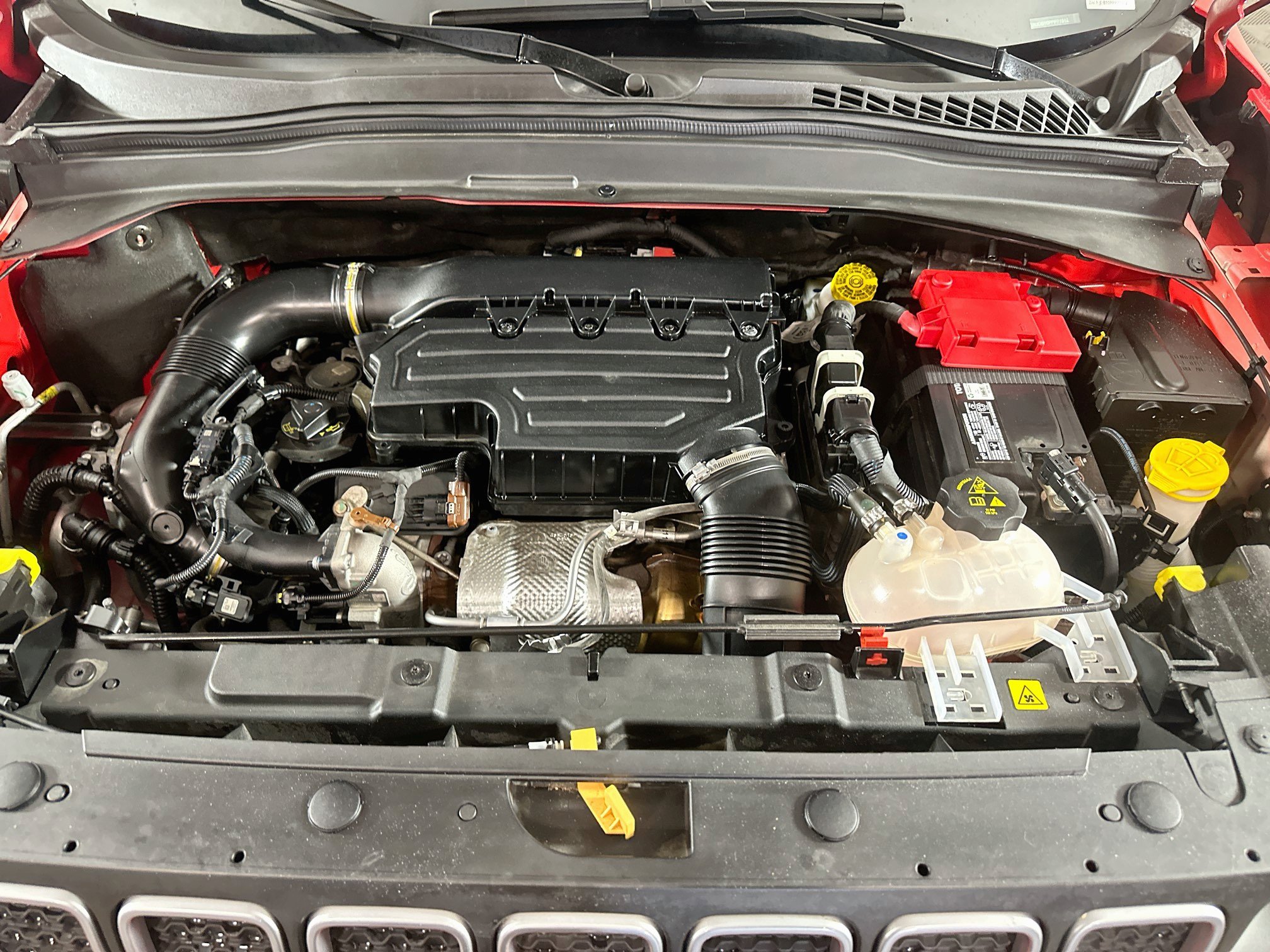 Used 2023 Jeep Renegade Latitude AWD/4WD image 32