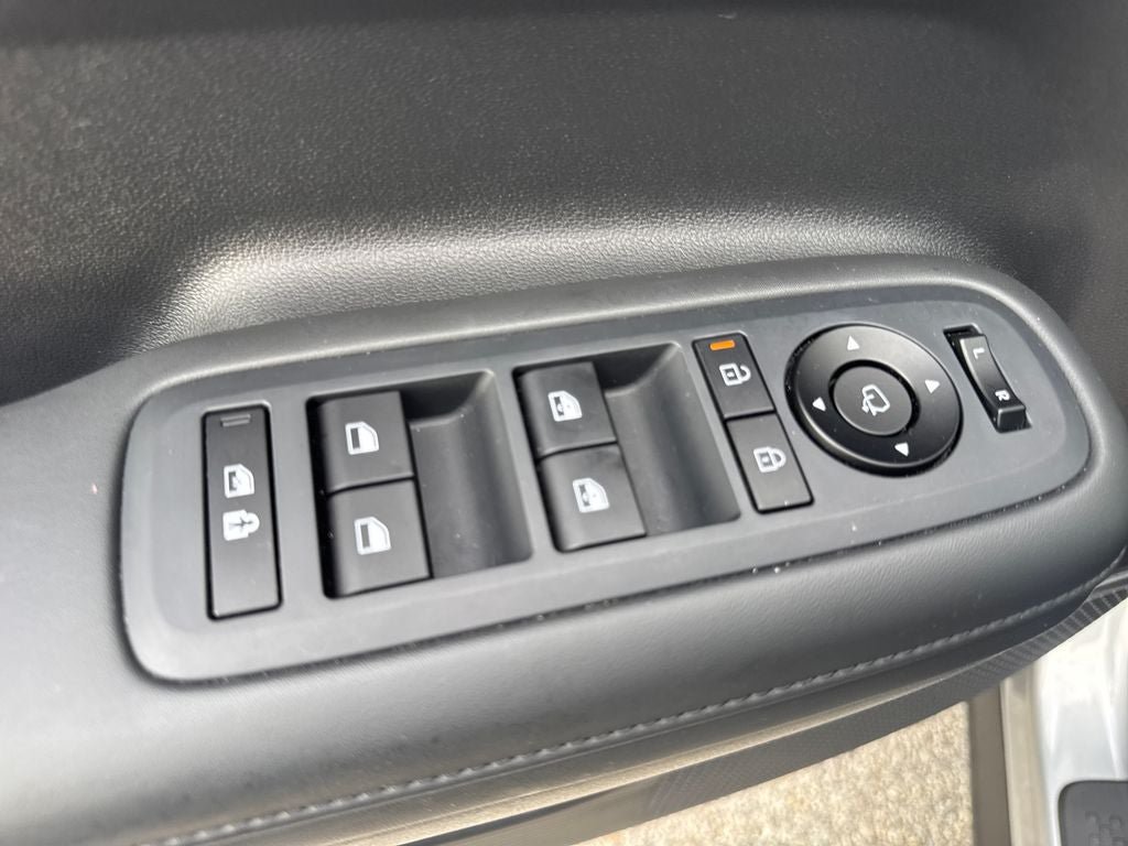Used 2025 Hyundai Santa Fe Limited AWD/4WD image 17