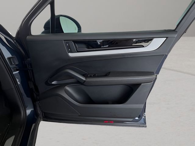 Used 2024 Porsche Cayenne Coupe image 39