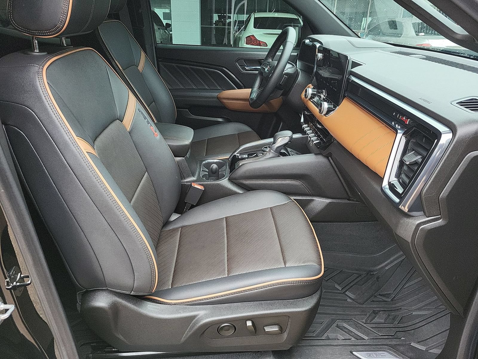 Used 2024 GMC Canyon AT4 w/ AT4 Premium Package AWD/4WD image 26