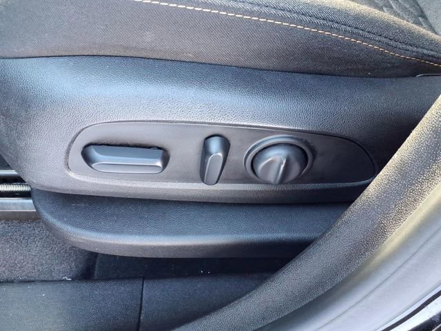 Used 2020 Chevrolet Equinox LT w/ Driver Convenience Package image 12