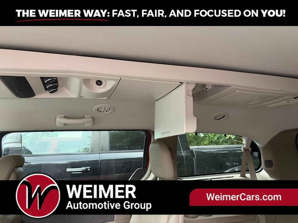 Used 2016 Chrysler Town & Country Touring-L FWD image 6