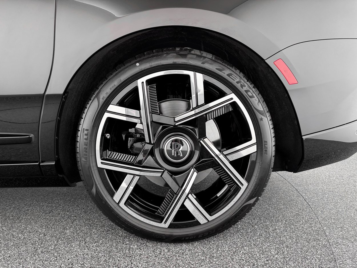 New 2026 Rolls-Royce Cullinan Black Badge AWD/4WD image 36