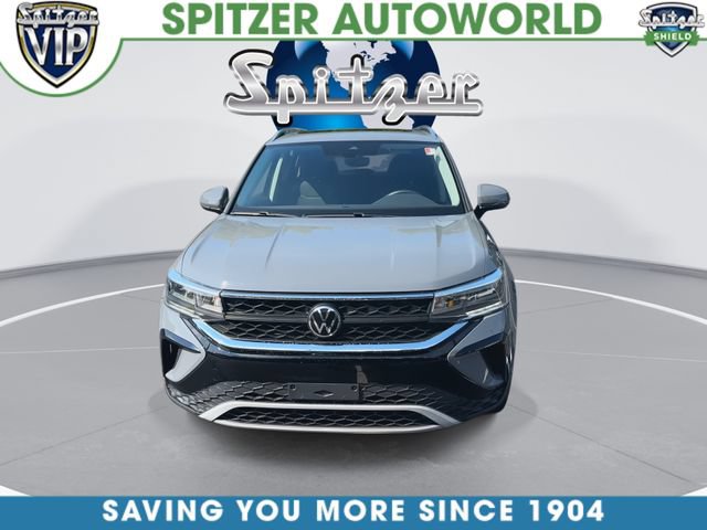 Used 2023 Volkswagen Taos SE w/ Panoramic Sunroof Package AWD/4WD image 3