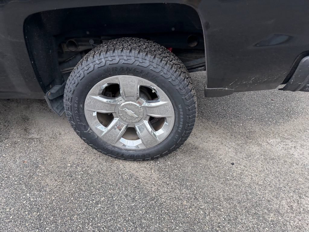 Used 2018 Chevrolet Silverado 1500 LTZ Z71 w/ LTZ Plus Package AWD/4WD image 9