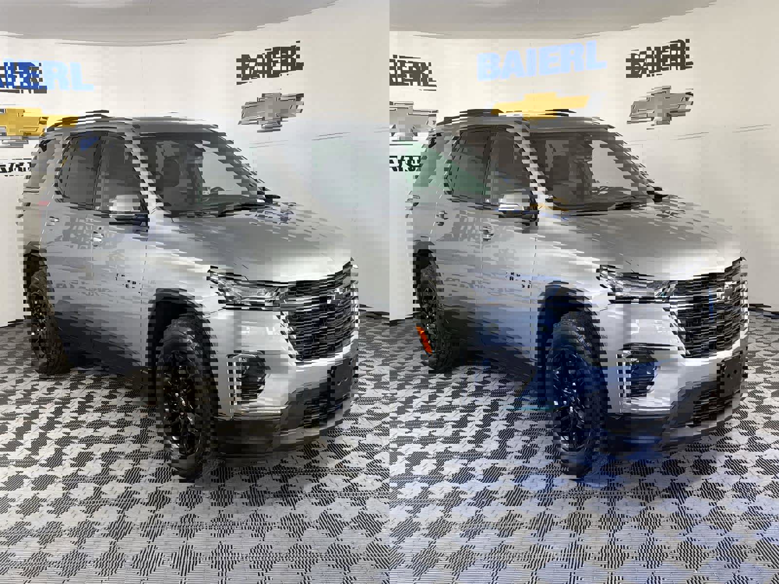 Used 2023 Chevrolet Traverse LT w/ Midnight/Sport Edition image 7