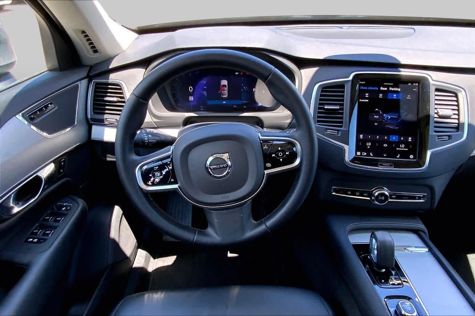 Used 2025 Volvo XC90 B5 Core AWD/4WD image 6