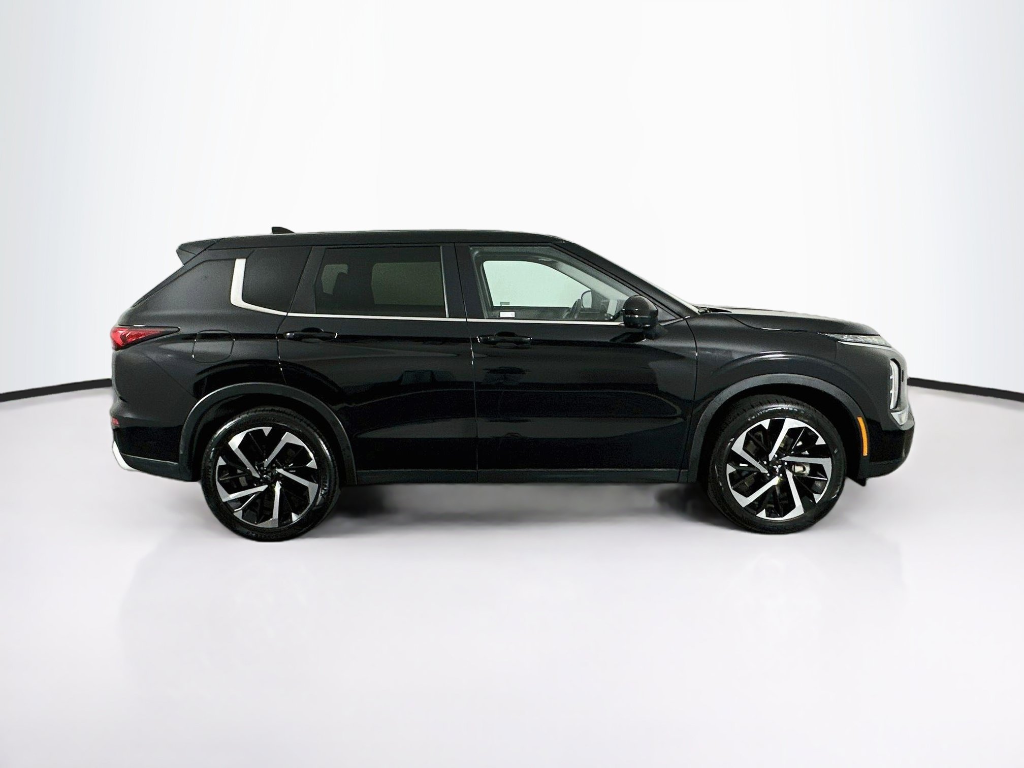 Used 2024 Mitsubishi Outlander SE AWD/4WD image 10