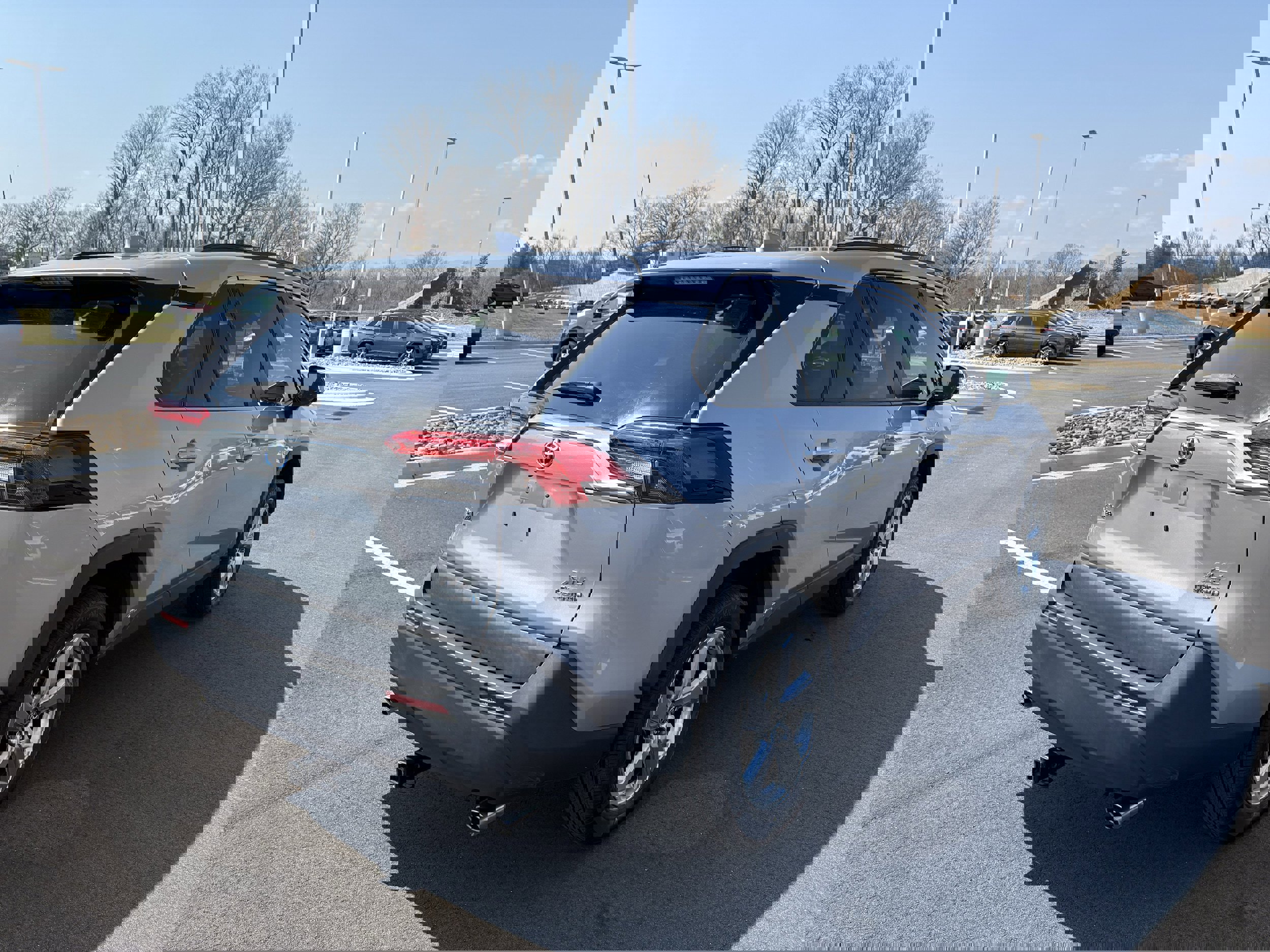 Used 2021 Toyota RAV4 XLE Premium image 9