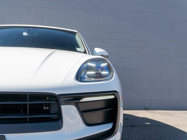 Certified 2025 Porsche Macan image 11