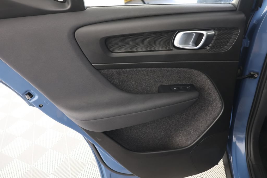 Used 2024 Volvo XC40 B5 Plus AWD/4WD image 25