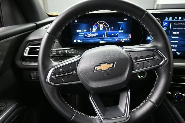 Used 2025 Chevrolet Traverse LT FWD image 8