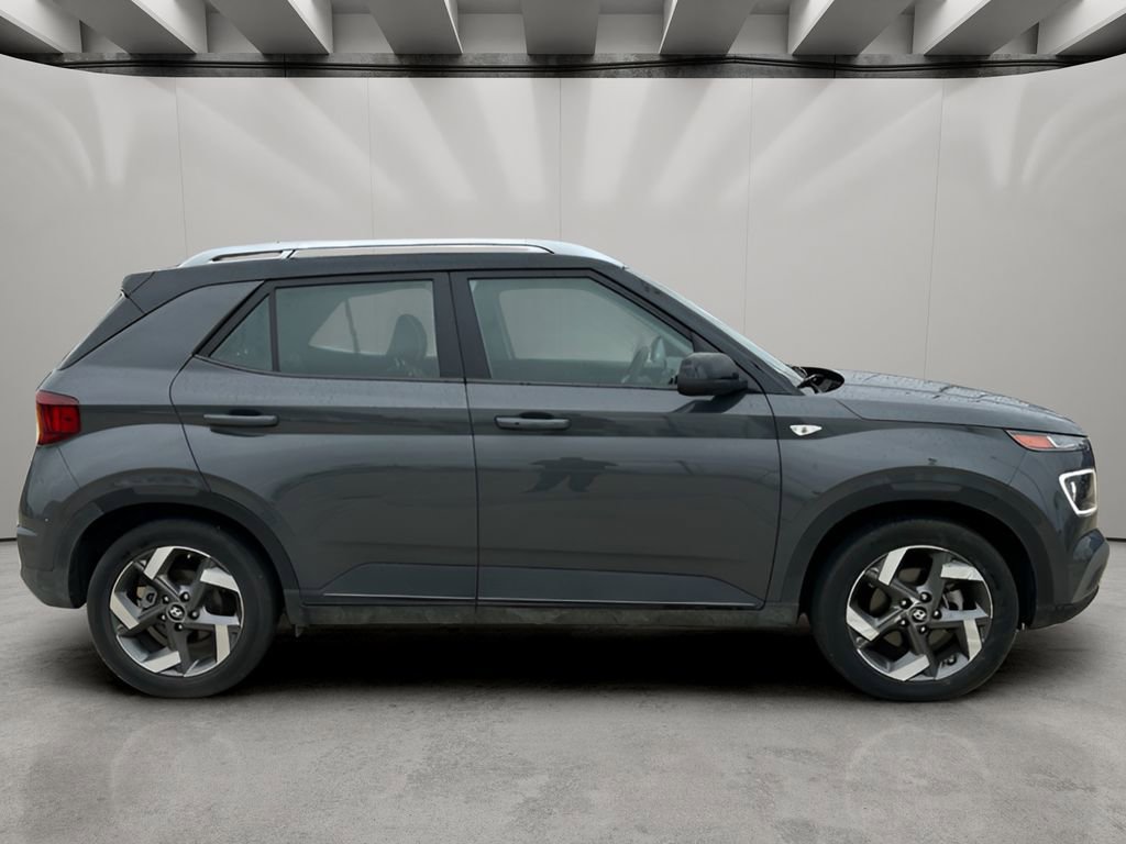 Used 2025 Hyundai Venue Limited image 6
