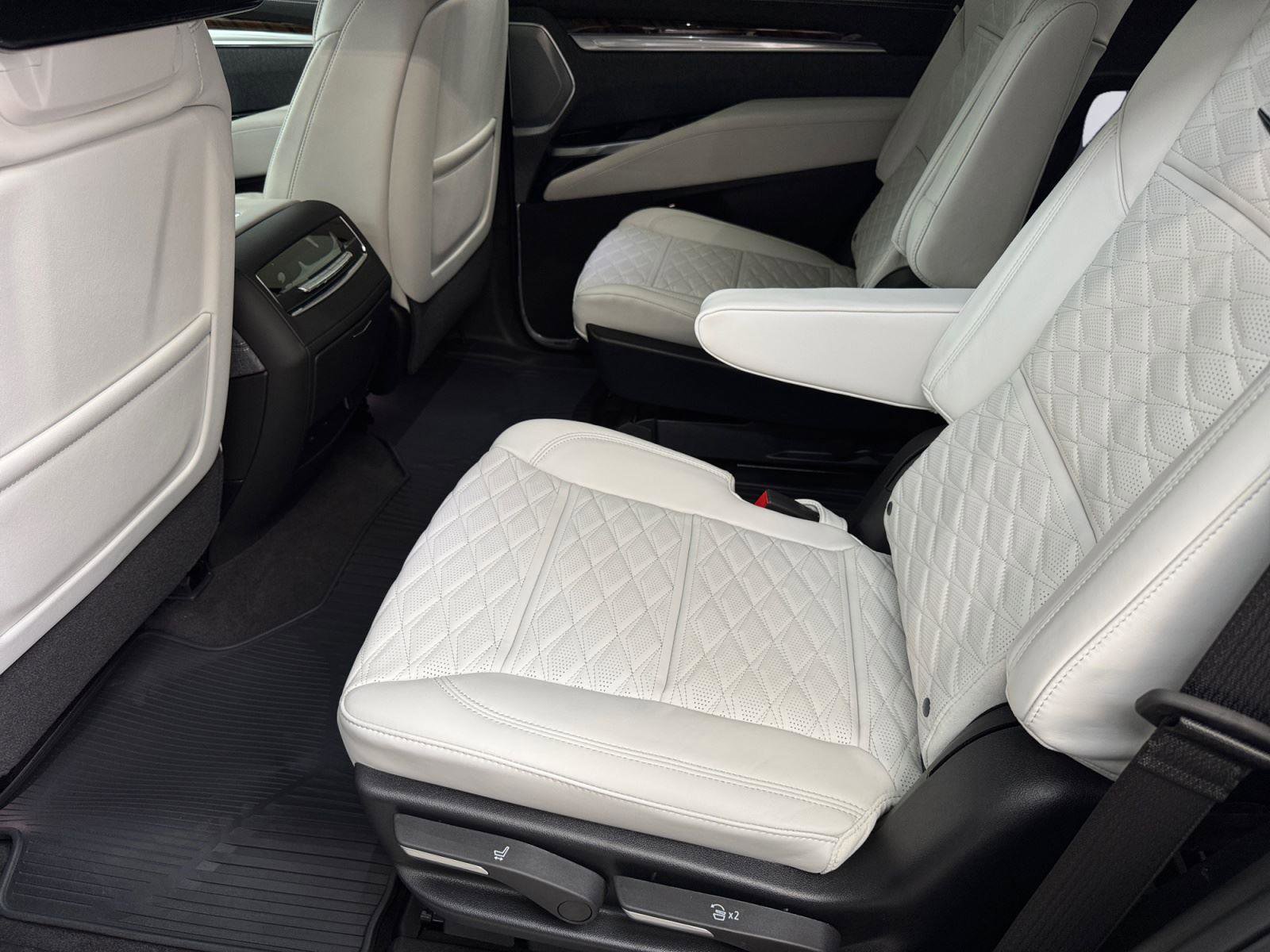 New 2026 Cadillac Escalade Platinum Sport w/ LPO, ONYX Package image 8