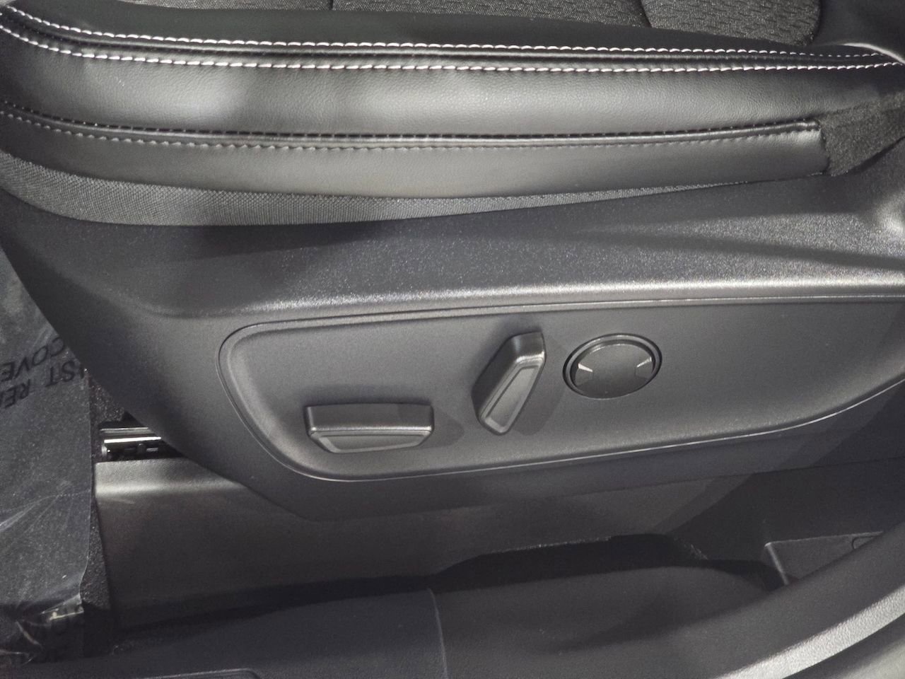 New 2026 Ford Escape SE w/ Class II Trailer Tow Package image 19