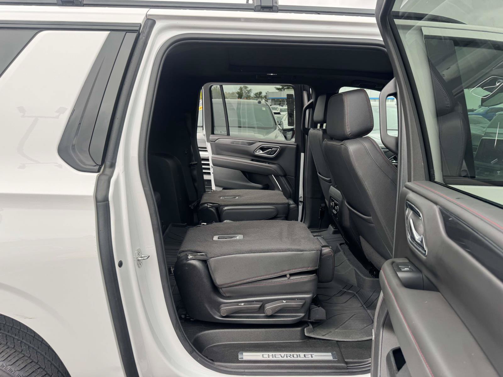 Used 2024 Chevrolet Suburban RST w/ Luxury Package AWD/4WD image 15